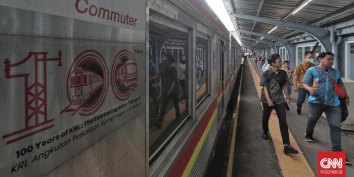 Berita Gangguan KRL di Stasiun UP, Gerbong Sempat Keluarkan Asap