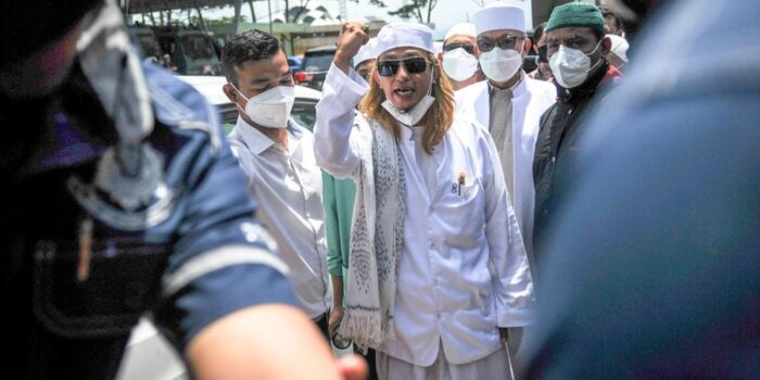 Berita GP Ansor soal Bahar Smith Jadi Tersangka: Tak Boleh Ada Keistimewaan Berita GP Ansor soal Bahar Smith Jadi Tersangka: Tak Boleh Ada Keistimewaan