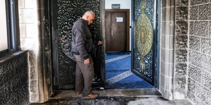 Berita Pemukim Israel Bakar Masjid di Tepi Barat Palestina saat Ramadan Berita Pemukim Israel Bakar Masjid di Tepi Barat Palestina saat Ramadan