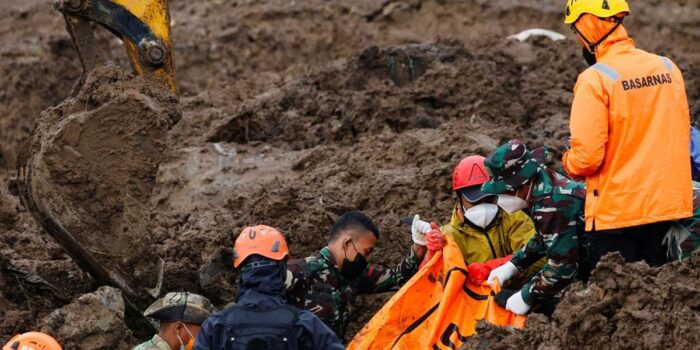 Berita 74 Kantong Jenazah Dievakuasi, 6 Masih Dicari Berita 74 Kantong Jenazah Dievakuasi, 6 Masih Dicari