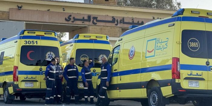 Berita Rafah Dibuka, Warga Gaza Nyebrang ke Mesir untuk Berobat