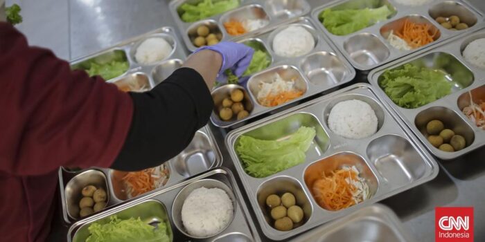 Berita 72,8 Persen Publik Puas Program MBG, Didominasi GenZ