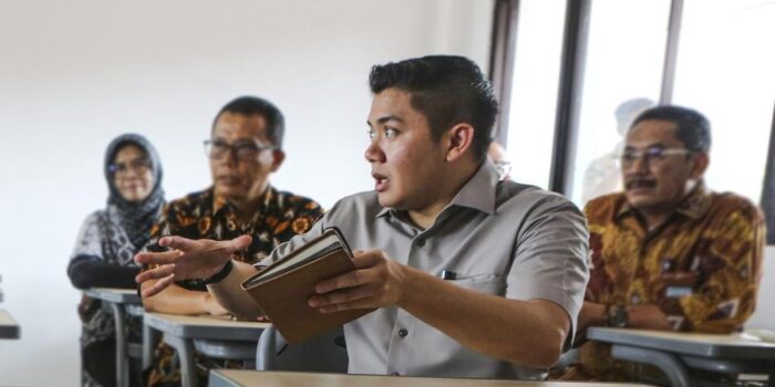 Berita Seskab Teddy Melanjutkan Studi S3 di ITB, Program Sains Manajemen