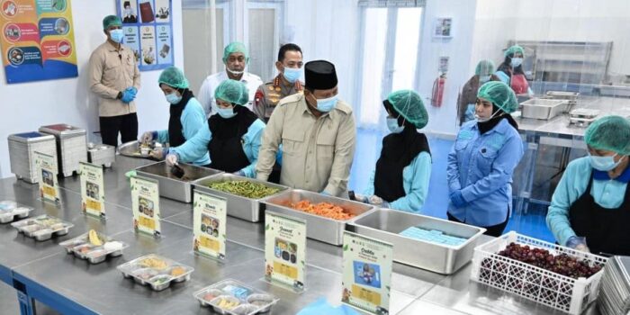 Berita PDIP Sebut MBG Pakai Anggaran Pendidikan Rp223 T, BGN Buka Suara