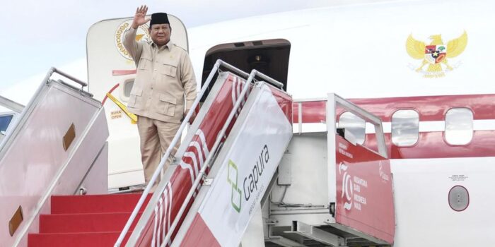 Berita Hadiri Satu Abad NU di Jatim, Prabowo Disambut Ribuan Warga