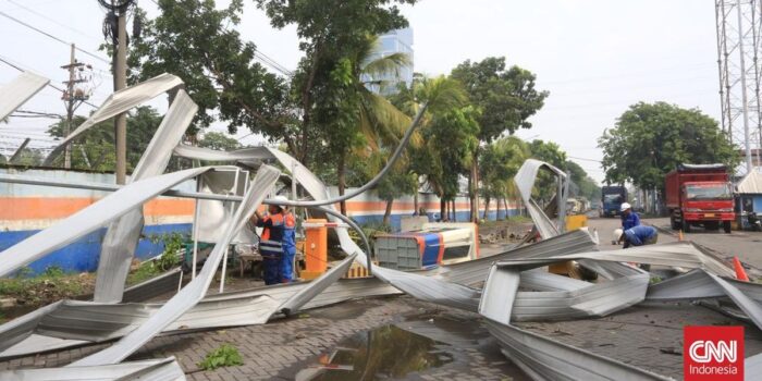 Berita Puting Beliung di Terminal Kalimas Surabaya, Sejumlah Fasilitas Rusak