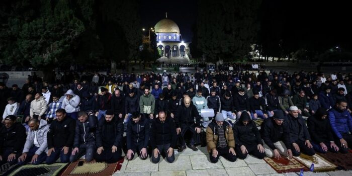 Berita Momen Tarawih Pertama di Al Aqsa di Pantauan Israel