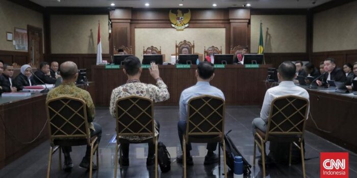 Berita 3 Terdakwa Korupsi Tata Kelola Minyak Mentah Dituntut 14 Tahun Penjara