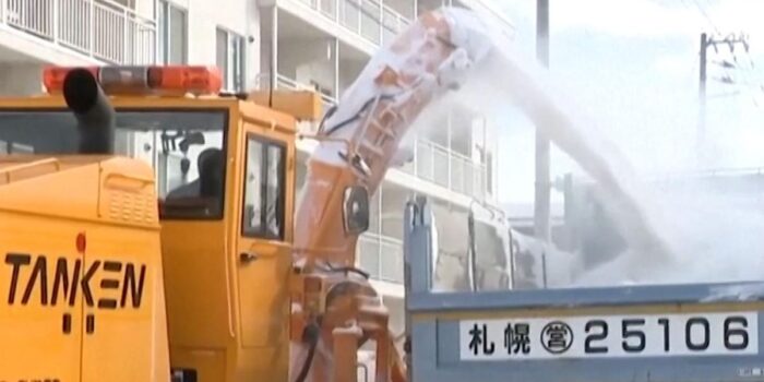 Berita Badai Salju Ekstrem, Jepang Kerahkan Alat Berat untuk Evakuasi