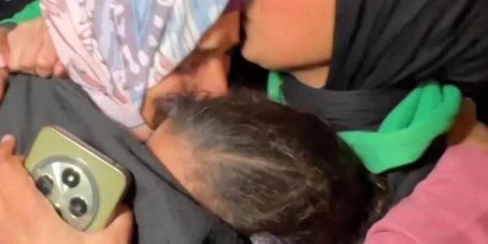 Berita Haru Warga Gaza Sambut Kerabat usai Perbatasan Rafah Dibuka