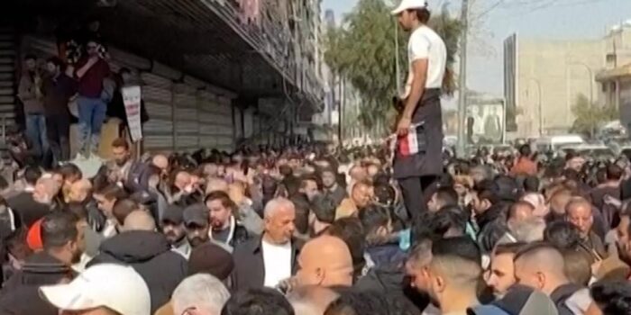Berita Pedagang Irak Mogok Jualan hingga Demo ke Jalan Protes Tarif Baru