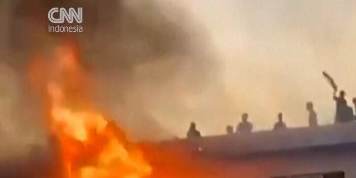 Berita Horor Kebakaran Gedung Kampus di Senegal saat Demo Mahasiswa Ricuh