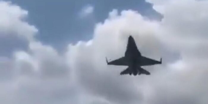 Berita Penampakan Jet Tempur TNI AU Mendarat di Tol Trans Sumatra Lampung