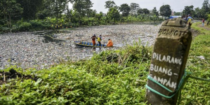 Berita Fatwa MUI Haram Buang Sampah di Sungai Didukung Kementerian LH