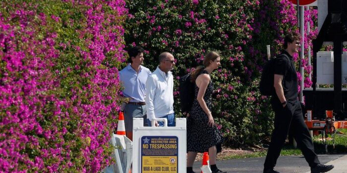 Berita Pria Bersenjata Tewas Ditembak Usai Terobos Area Rumah Trump