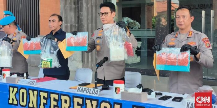 Berita DJ Asal Turki Bawa 1,29 Kg Kokain dari Dubai, Dibekuk di Bandara Bali