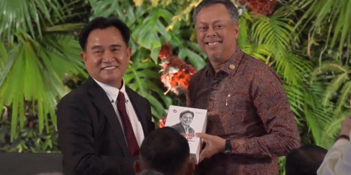 Berita Yusril Luncurkan 8 Buku di Momen Ulang Tahun ke 70