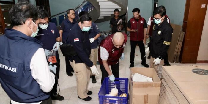 Berita Bareskrim Gerebek Rumah Produksi Kosmetik Ilegal LC Beauty di Cirebon