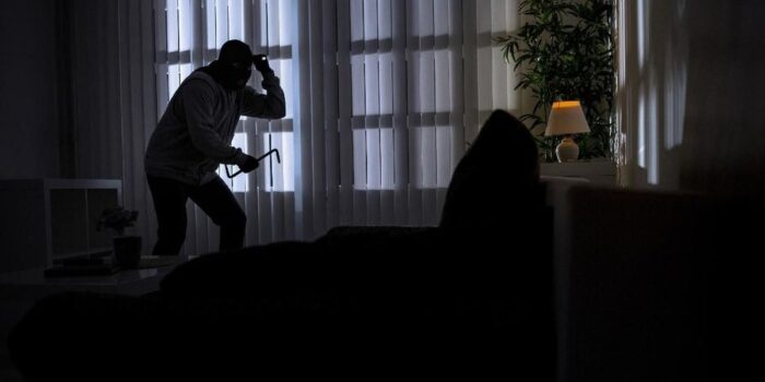 Berita Pasutri di Bekasi Diserang Rampok, Emas dan Kunci Mobil Hilang