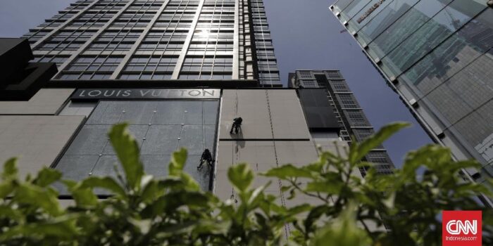 Berita Pekerja Pembersih Gedung Tewas di Surabaya Sempat Tergantung 15 Menit Berita Pekerja Pembersih Gedung Tewas di Surabaya Sempat Tergantung 15 Menit