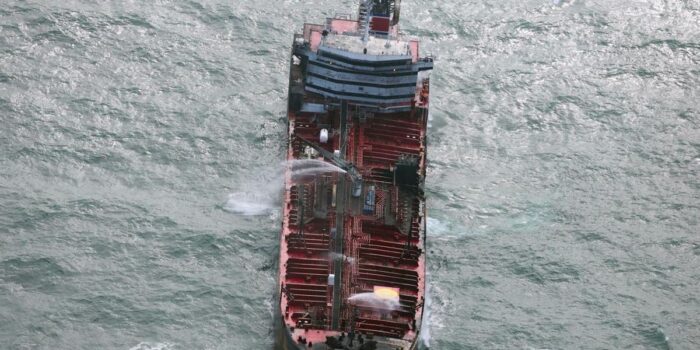 Berita Kapal Tanker Meledak di Perairan Kuwait, Minyak Tumpah ke Laut