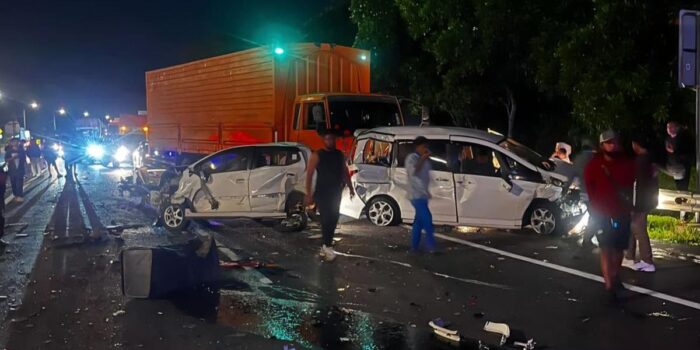 Berita Kronologi Tabrakan 10 Kendaraan Tewaskan 2 Orang di Tol Cipularang