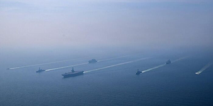 Berita Kapal Perusak AS di Samudra Hindia Dirudal Iran