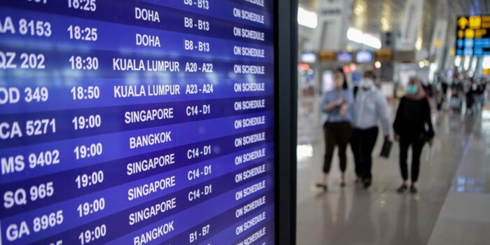 Berita AS-Israel Serang Iran, Sederet Penerbangan Timteng dari Soetta Ditunda