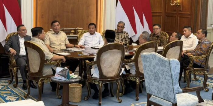 Berita Prabowo Duduk Bareng Dasco hingga Sjafrie Bahas Geopolitik di Istana