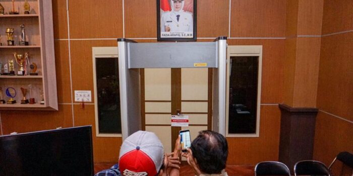 Berita KPK Sita Bukti Elektronik dan Mobil Terkait OTT Bupati Pekalongan