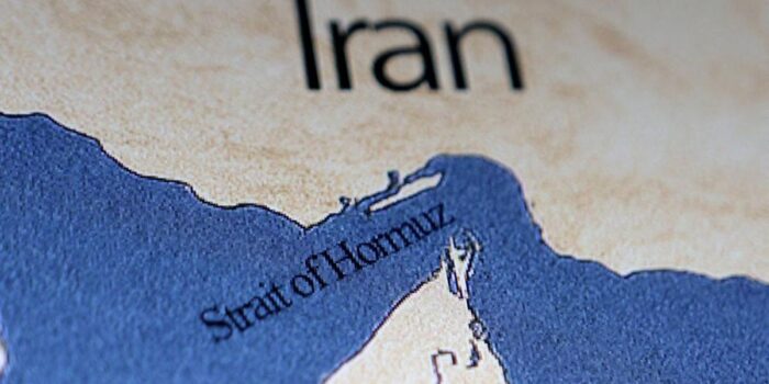 Berita Tugboat Berbendera UEA Meledak-Tenggelam di Selat Hormuz, 3 WNI Hilang