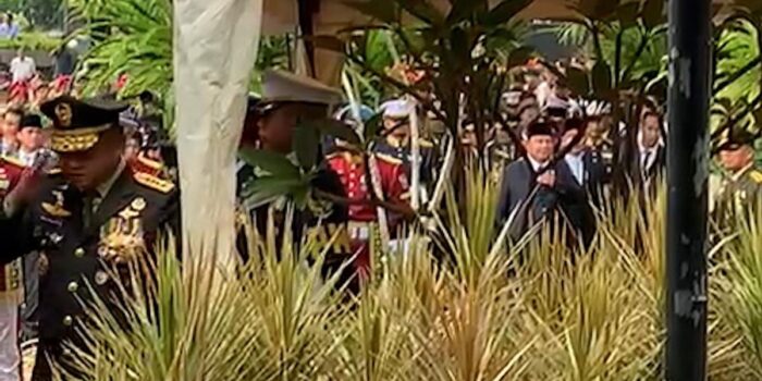 Berita Momen Prabowo Pimpin Upacara Pemakaman Try Sutrisno
