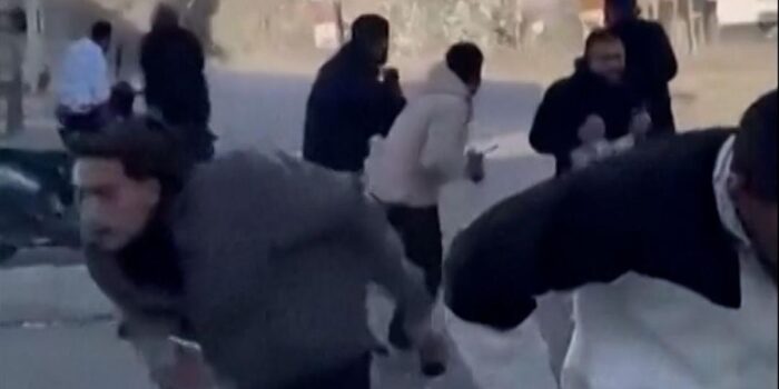 Berita Detik-detik Warga Berlarian saat Rudal Israel Hantam Tyre Lebanon