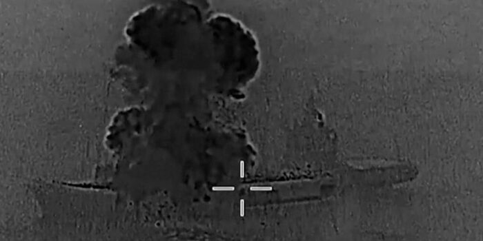 Berita AS Rilis Video Serangan Udara Hantam Kapal Induk Drone Milik Iran