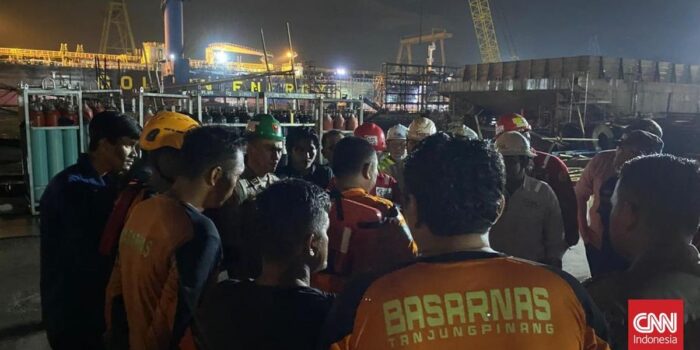 Berita Tugboat Terbalik Dihimpit Kapal Kargo di Galangan Batam, 3 Orang Tewas