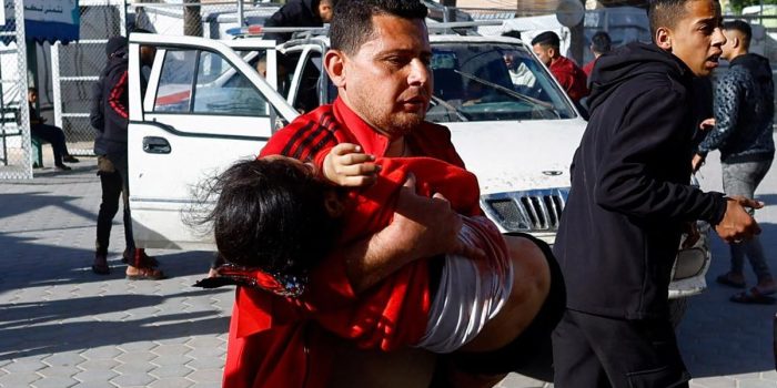 Berita Israel Serang Kamp Pengungsian Gaza, 10 Orang Tewas