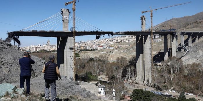 Berita Jadi Sasaran AS di Iran, Jembatan Tertinggi di Timteng Hancur