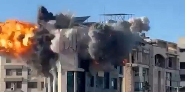 Berita Detik-detik Serangan Udara Israel Hantam Bangunan di Selatan Beirut