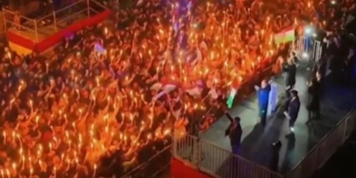 Berita Sorak-sorai Pendukung Peter Magyar atas Kemenangan Pemilu Hungaria