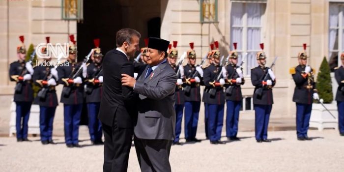 Berita Momen Prabowo Tiba di Istana Prancis Disambut Pasukan Guard of Honor