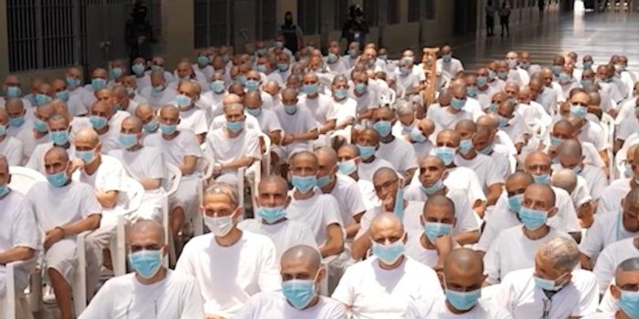 Berita Penampakan Sidang Massal Anggota Gangster Sadis MS-13 di El Salvador