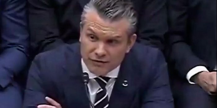 Berita Momen Menhan AS Mencak-mencak Ditanya Mental Trump soal Perangi Iran