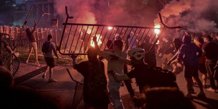 Berita Ratusan Ribu Orang Demo Selama 18 Bulan Minta Ganti Pemerintah Berita Ratusan Ribu Orang Demo Selama 18 Bulan Minta Ganti Pemerintah