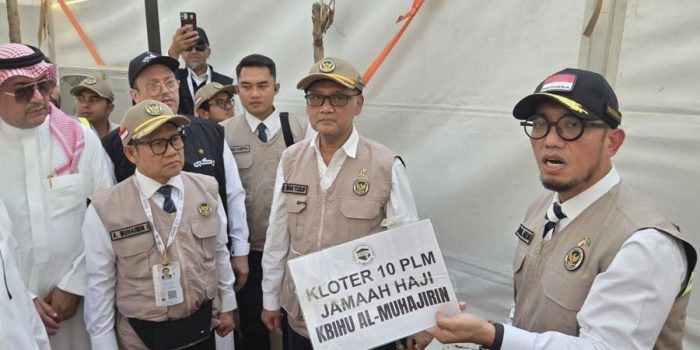 Berita Wamen Haji Cabut Tanda Kaveling KBIHU di Tenda Jemaah RI di Arafah Berita Wamen Haji Cabut Tanda Kaveling KBIHU di Tenda Jemaah RI di Arafah