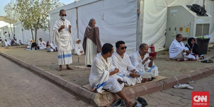 Berita Khusyuk Jemaah Melakukan Perenungan Diri dan Berdoa di Arafah Berita Khusyuk Jemaah Melakukan Perenungan Diri dan Berdoa di Arafah