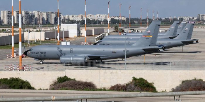 Berita Penerbangan ‘Chaos’ Gegara Pesawat Militer AS di Bandara Israel