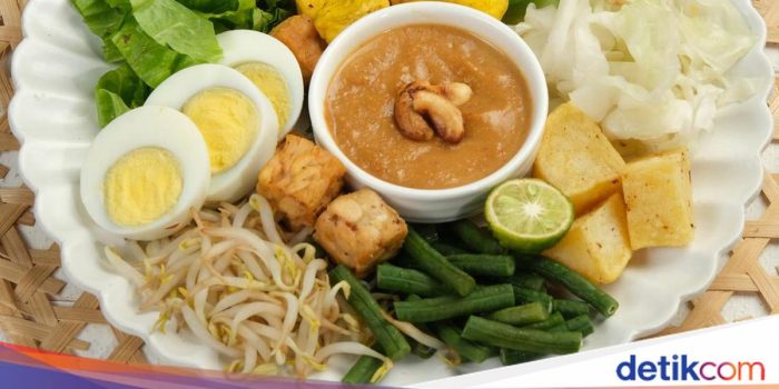 Pahami- Resep Gado-Gado Siram yang Bumbu Kacangnya Halus dan Gurih