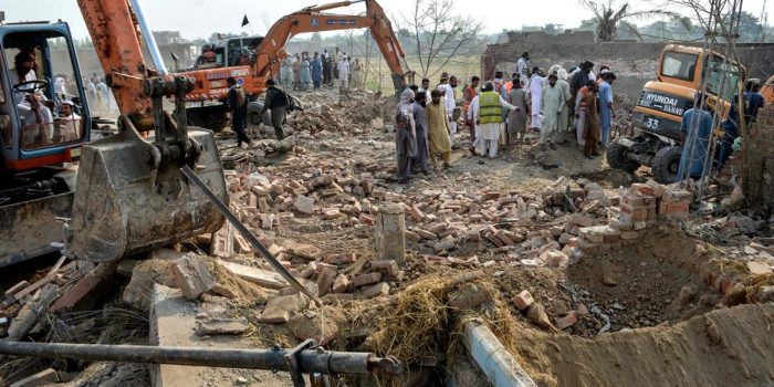 Berita Serangan Bom Mobil Menewaskan 15 Orang di Pakistan Berita Serangan Bom Mobil Menewaskan 15 Orang di Pakistan
