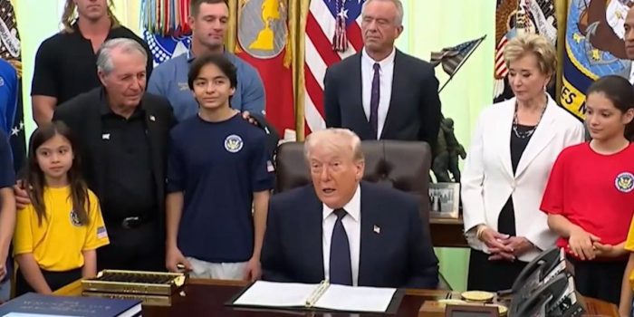 Berita Trump Pamer Telah Habisi Militer Iran di Hadapan Anak-anak