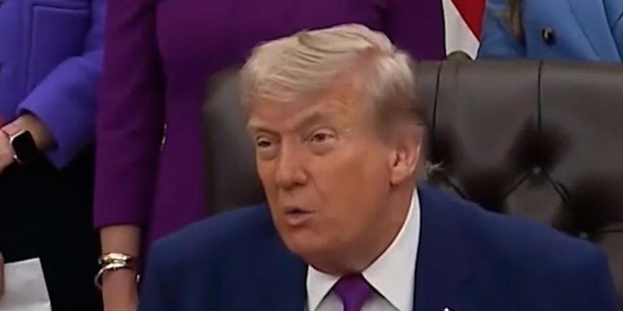 Berita Trump Sebut Gencatan AS-Iran Bagai Pasien Kritis di Ambang Kematian